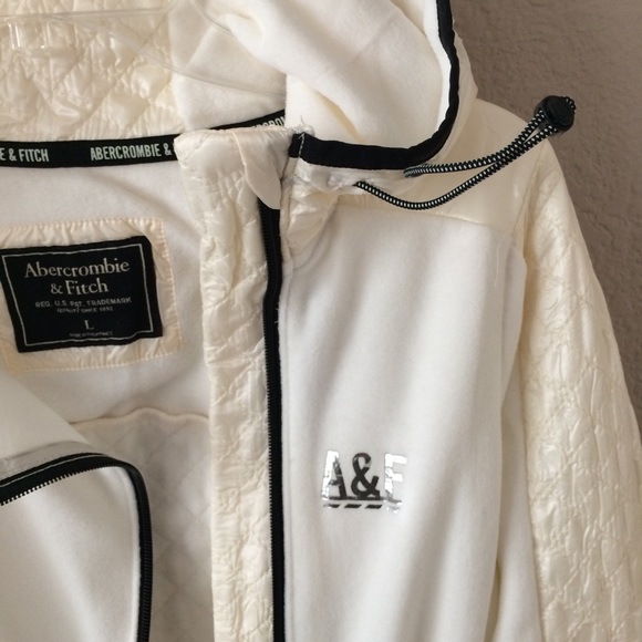 A&F quilted zip up hoodie - Picture 5 of 6